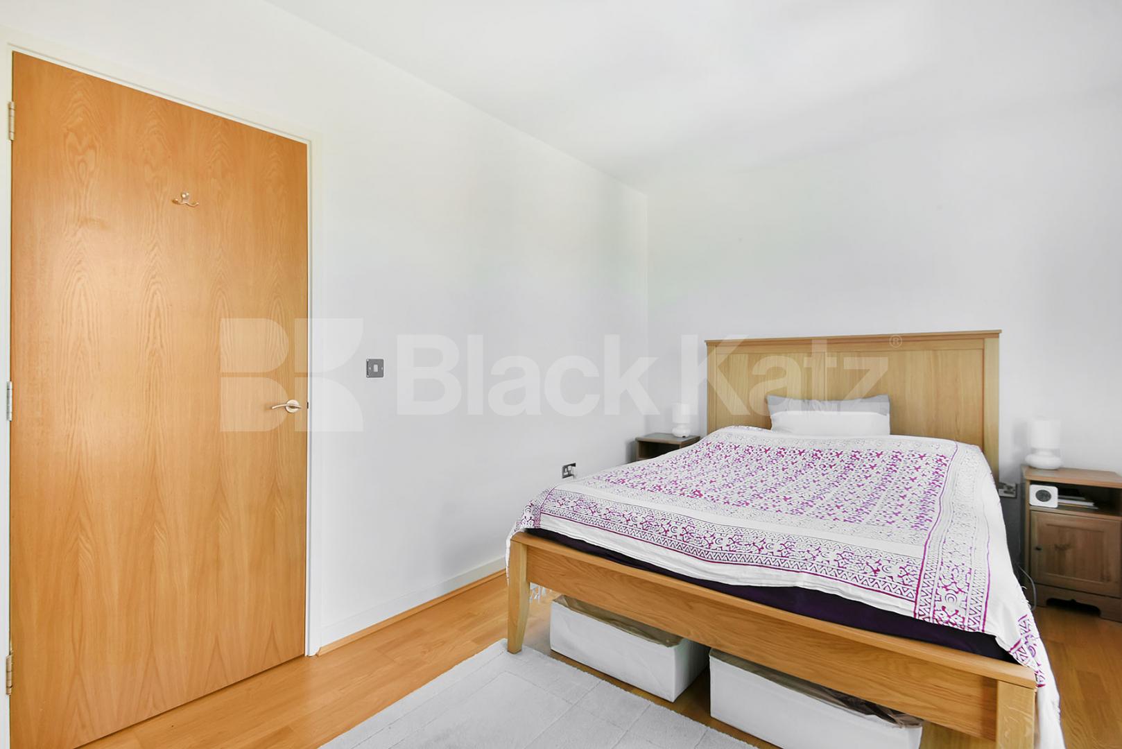 			Stunning Two Bedroom Property With roof Terrace !, 2 Bedroom, 1 bath, 1 reception Apartment			 Womersley Road, Crouch End